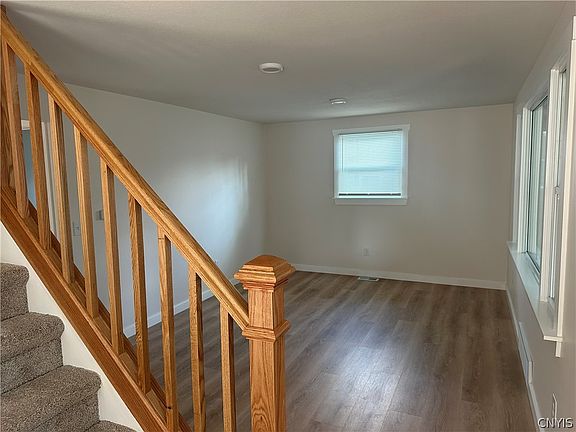 3rd image of 216 Crestwood Dr