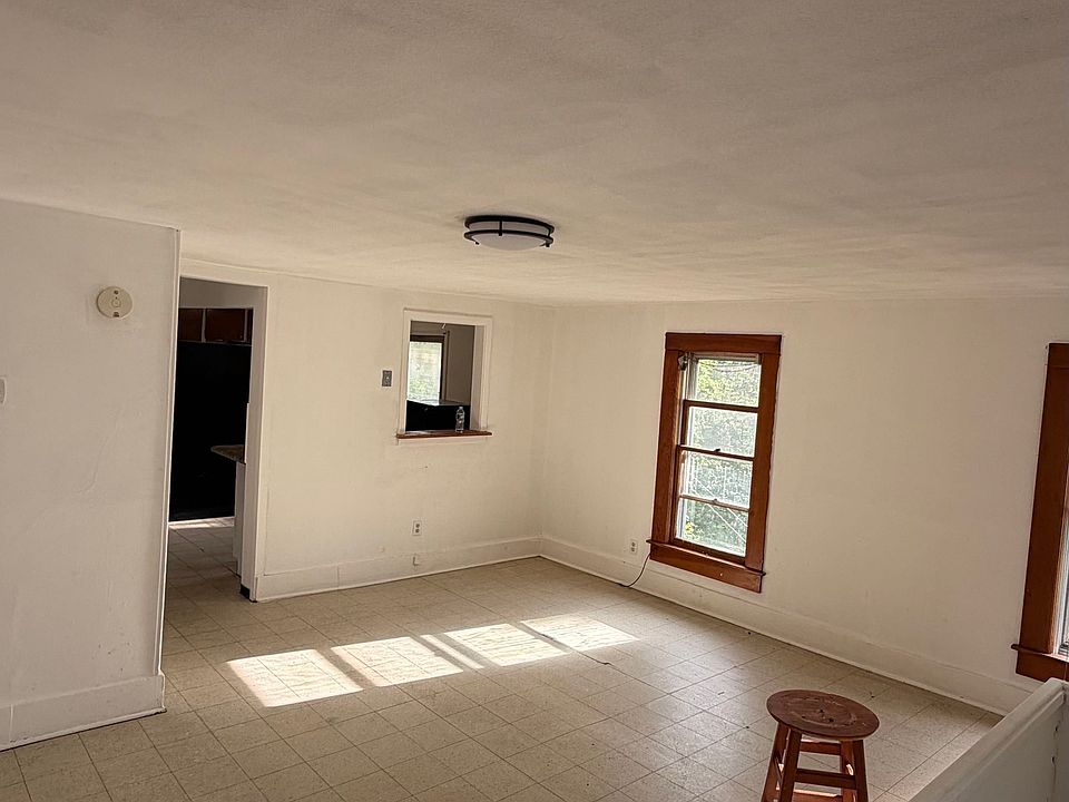 1st image of 319 Oak Hill Ave