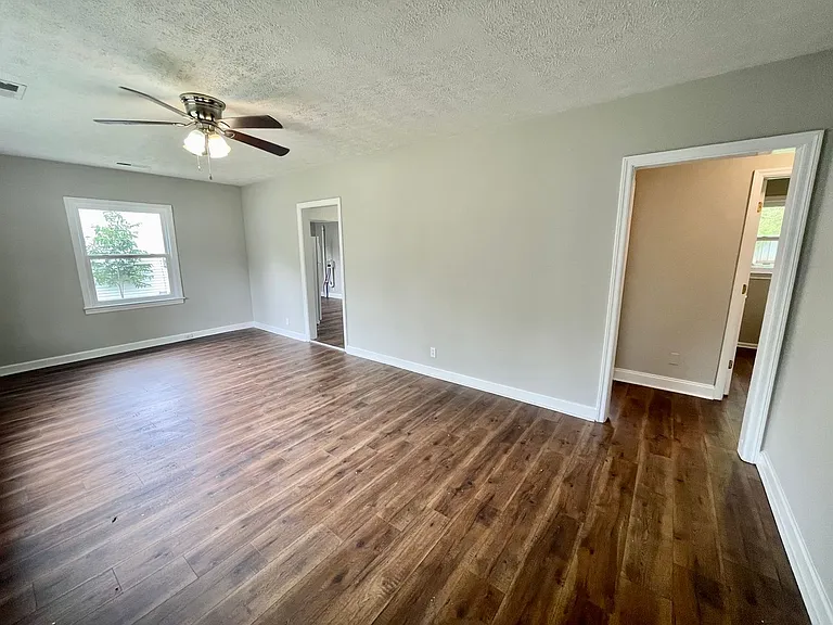403 Shaw St — Photo 2