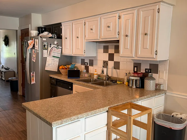 1036 Churchill Dr — Photo 4