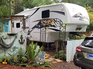 52 Outer Dr, Florence, OR 97439