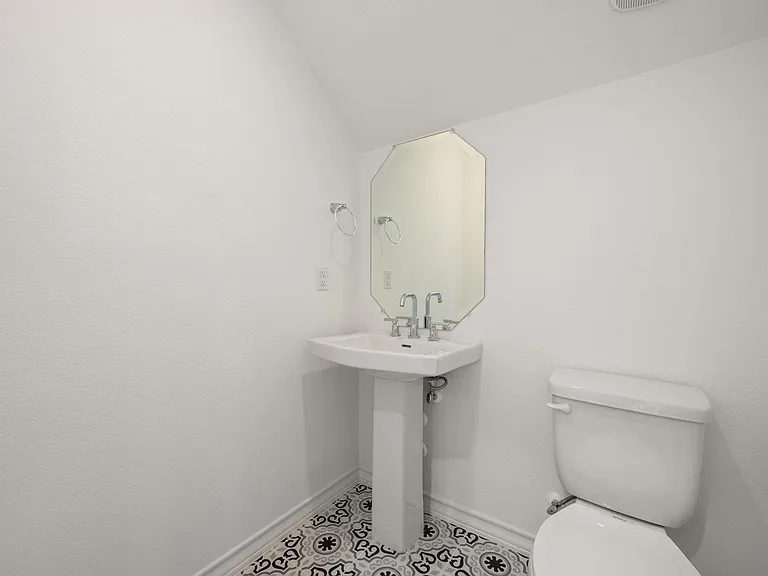 2902 Tavern Dr — Photo 14