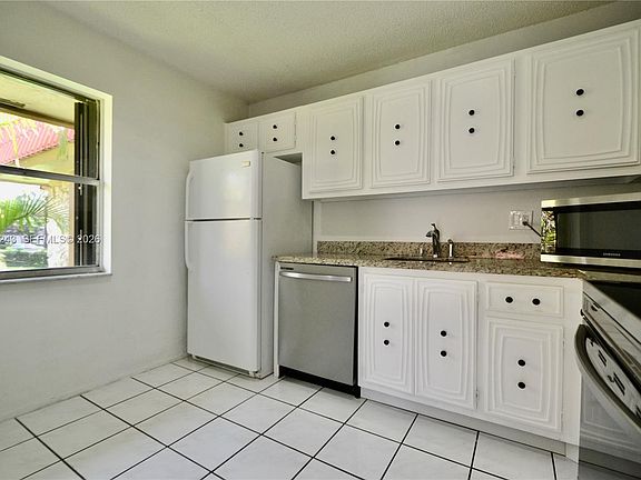 4th image of 10447 SW 108th Ave #270