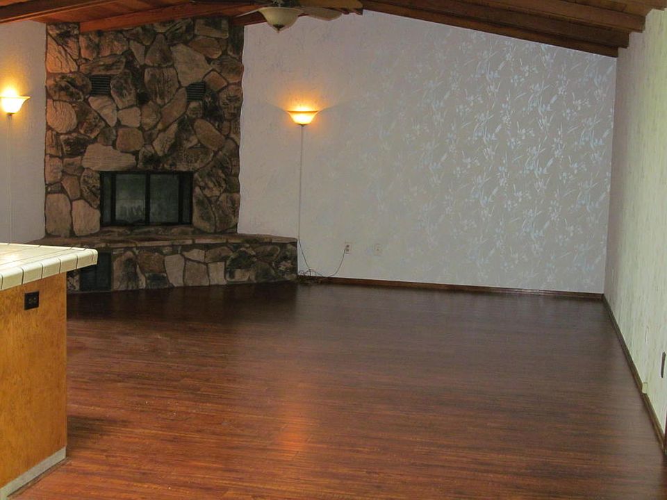 2nd image of 3900 Riverview Dr