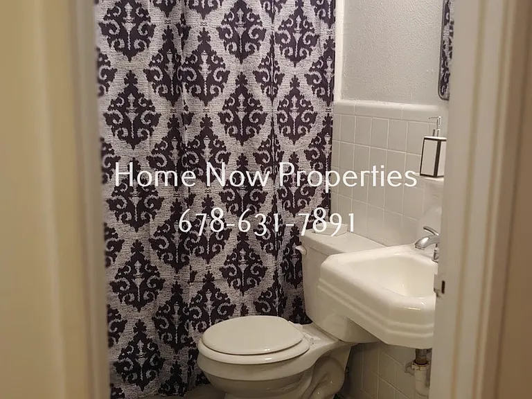 Maple Place Apartments — Photo 21