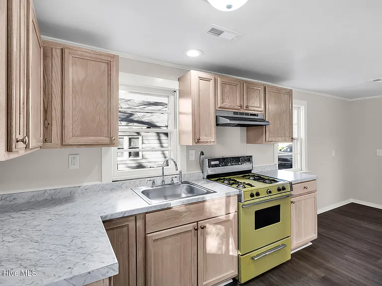 211 Lawson St — Photo 15