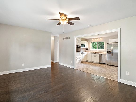 5th image of 1370 Mallard Ln