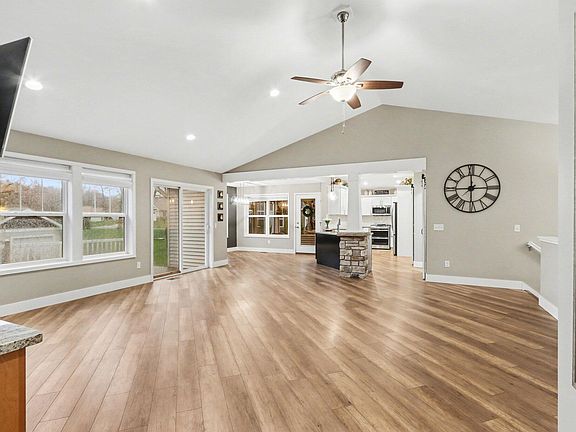 3rd image of 1070 Hawkins Ct
