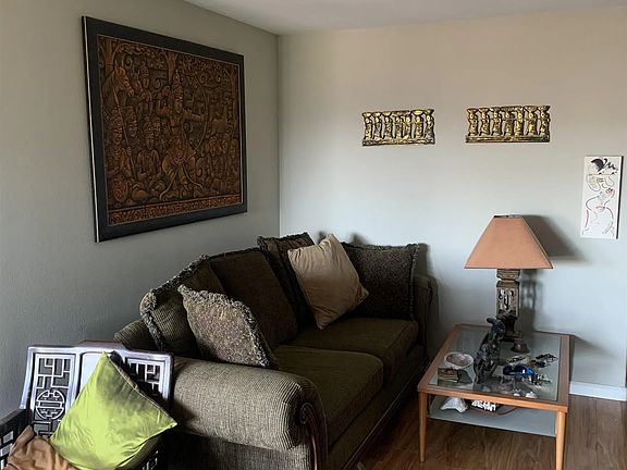 2nd image of 3652 Clairemont Dr Unit 2D