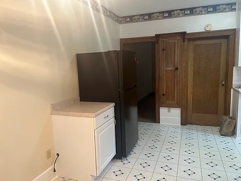 225 E Allen St — Photo 8