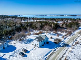 90 Oak Park Rd, Pubnico, NS B0W 2A0