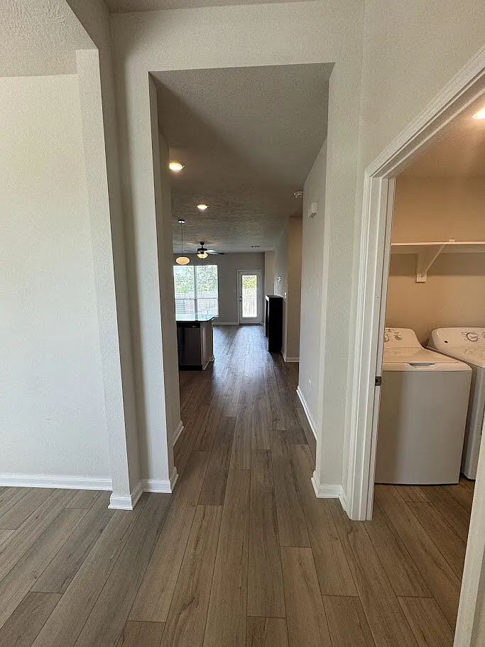 3 bed, 2.0 bath, 1500 sqft, $2,100 — Photo 2