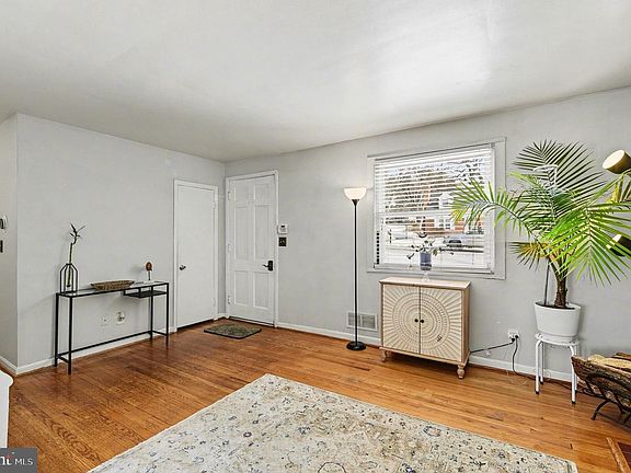 3rd image of 10414 Greentop Rd