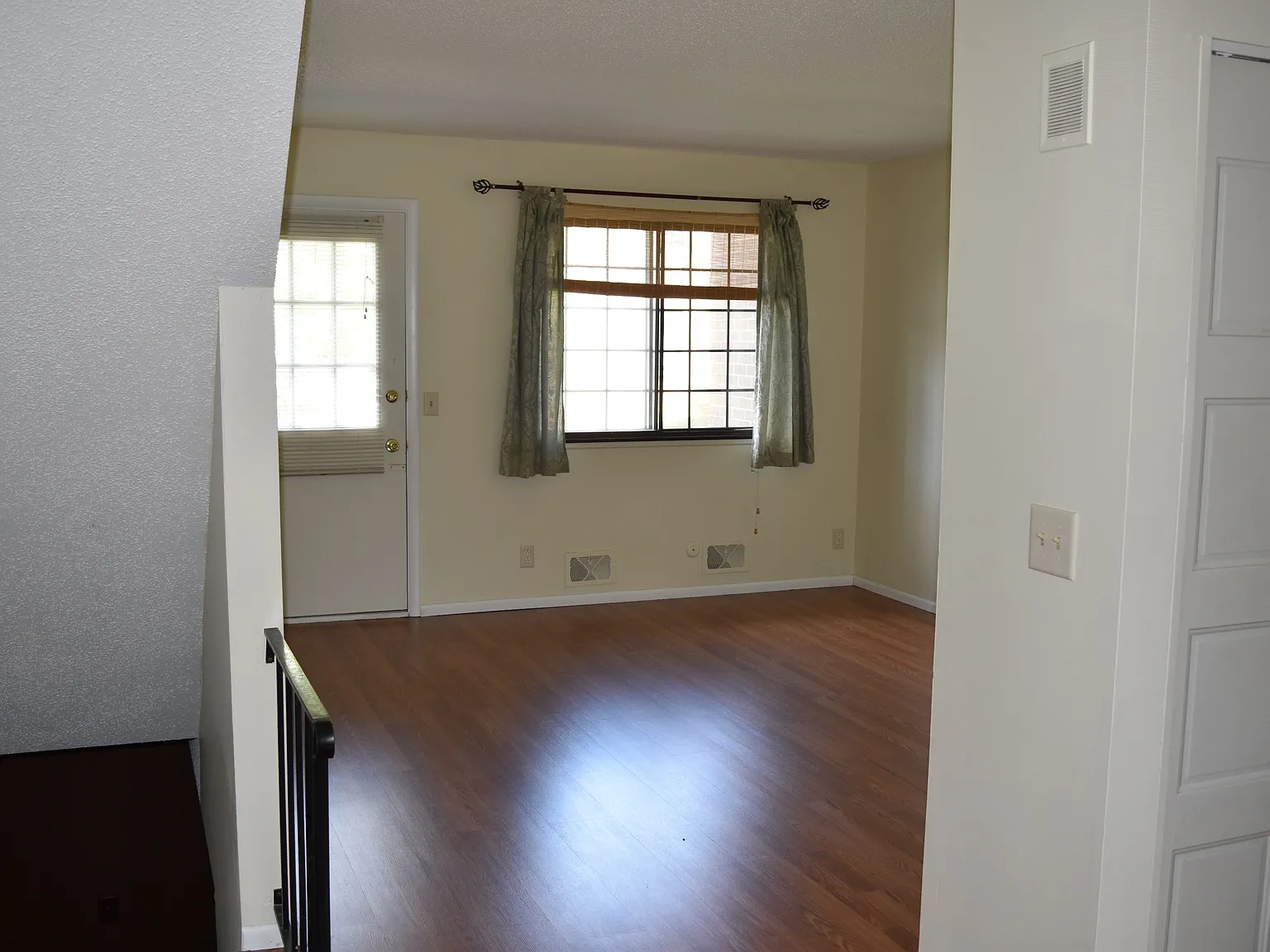 1 bed, 1.5 bath, 832 sqft, $1,500 — Photo 3