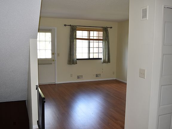 3rd image of 432 Surrey Hill Way