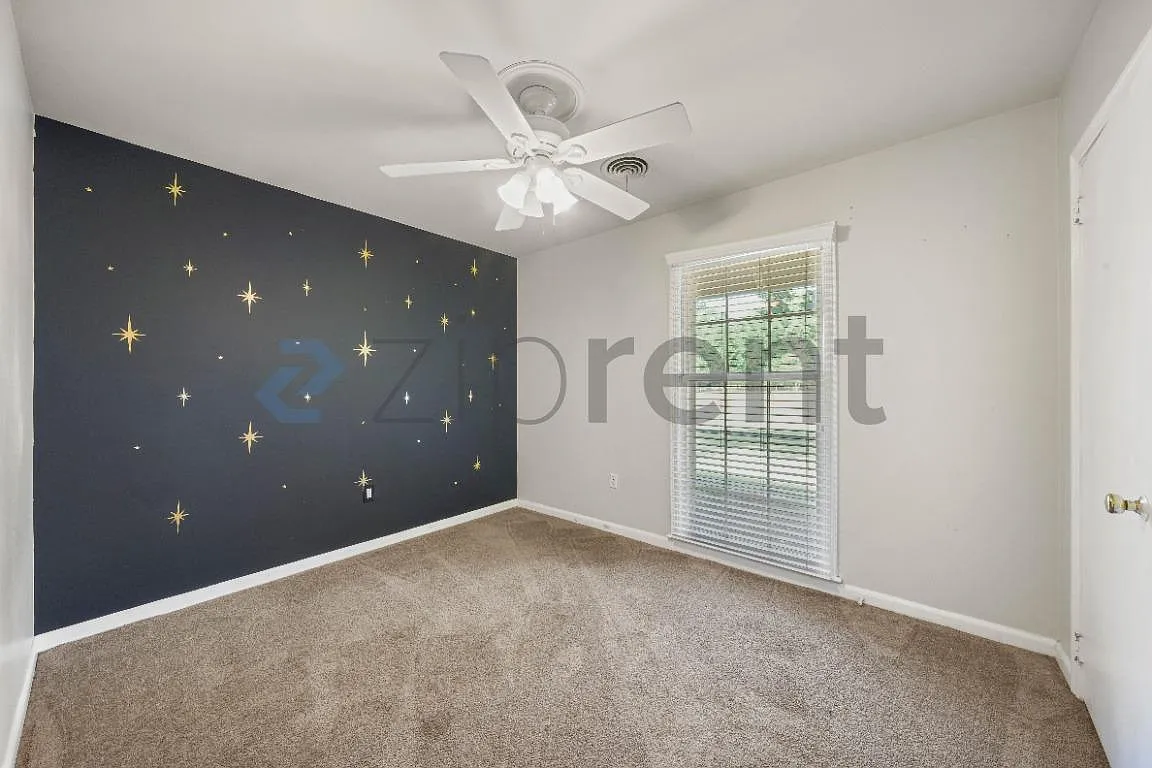 3 bed, 2450 sqft, $2,700 — Photo 4