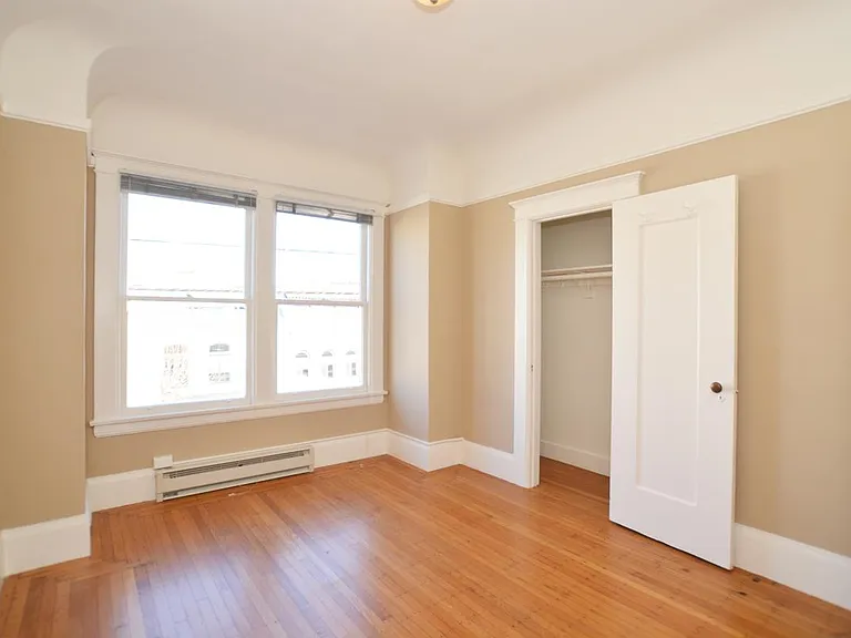 4845 California St #4 — Photo 6