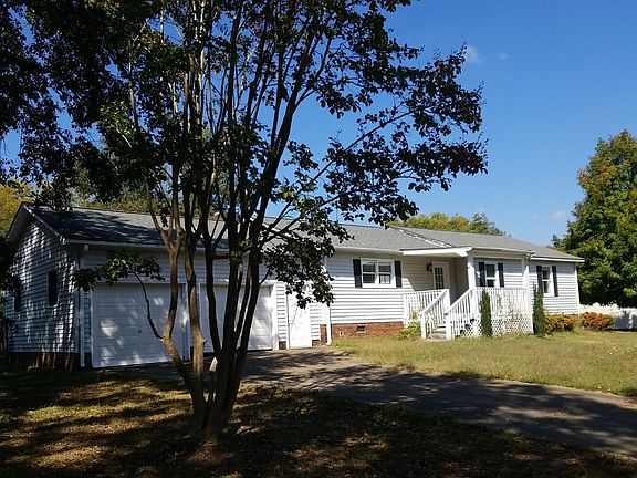 3rd image of 107 Meadowood Dr