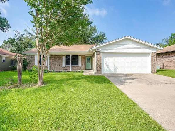 507 Berkshire Ct, Burleson, TX 76028