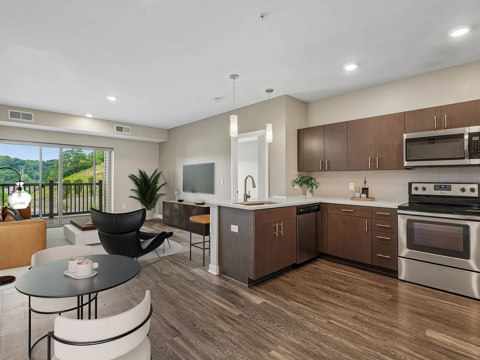 Cosmopolitan Apartments — Photo 3