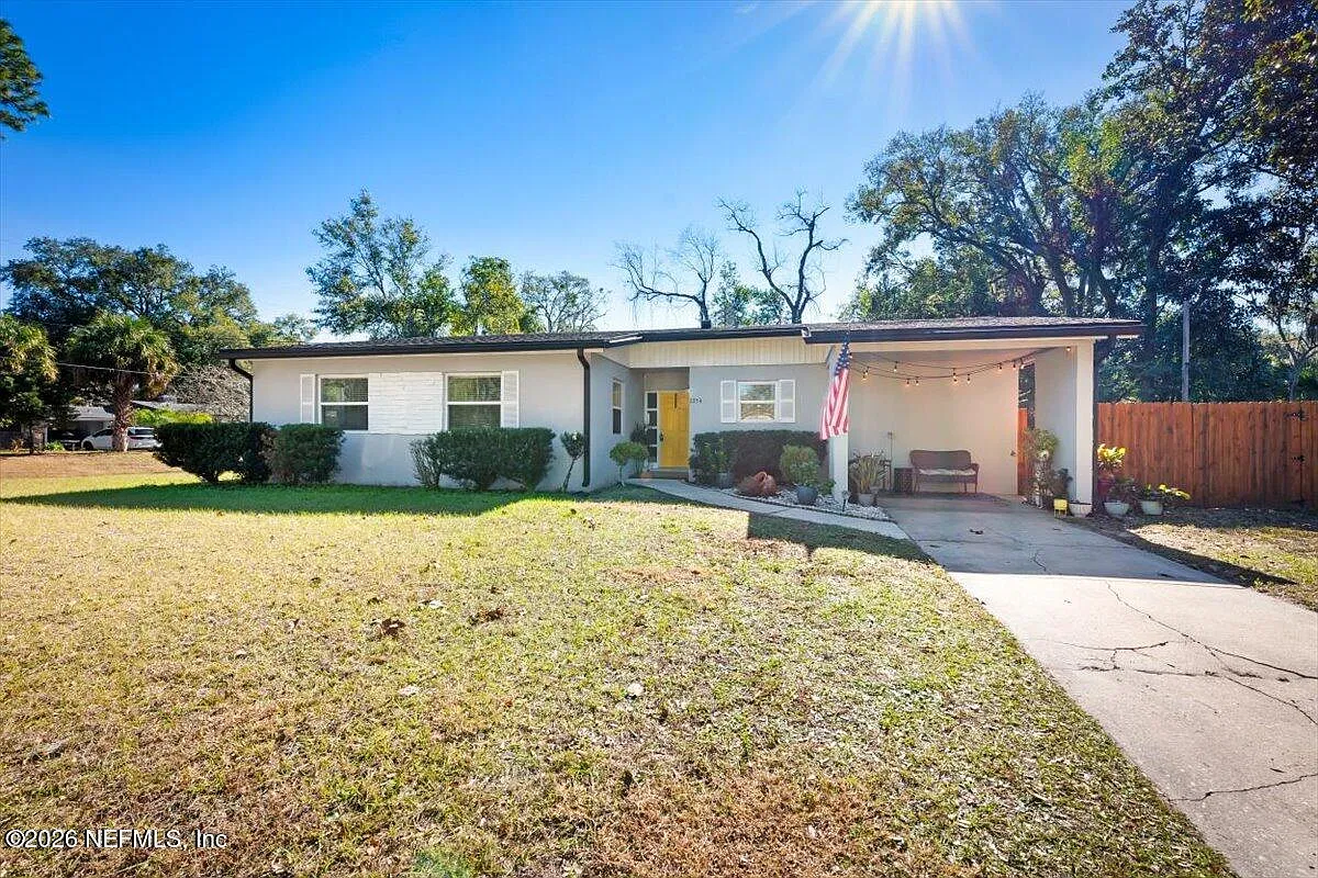 4 bed, 2.0 bath, 1792 sqft, $2,195 — Photo 3