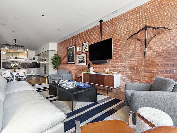 3rd image of 321 Greenwich St Fl 2