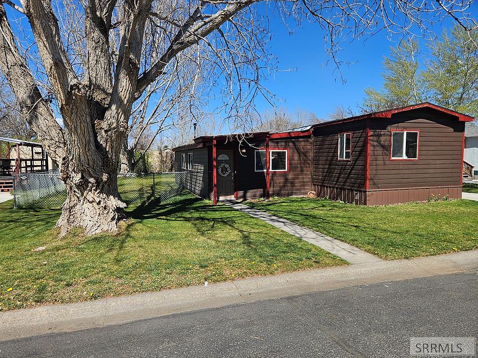 1st image of 402 Violet St