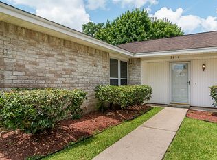 3014 Heritage House Dr, Webster, TX 77598