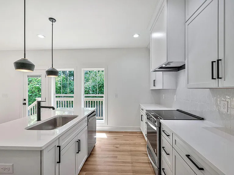 6535 Thunderbird Dr — Photo 4