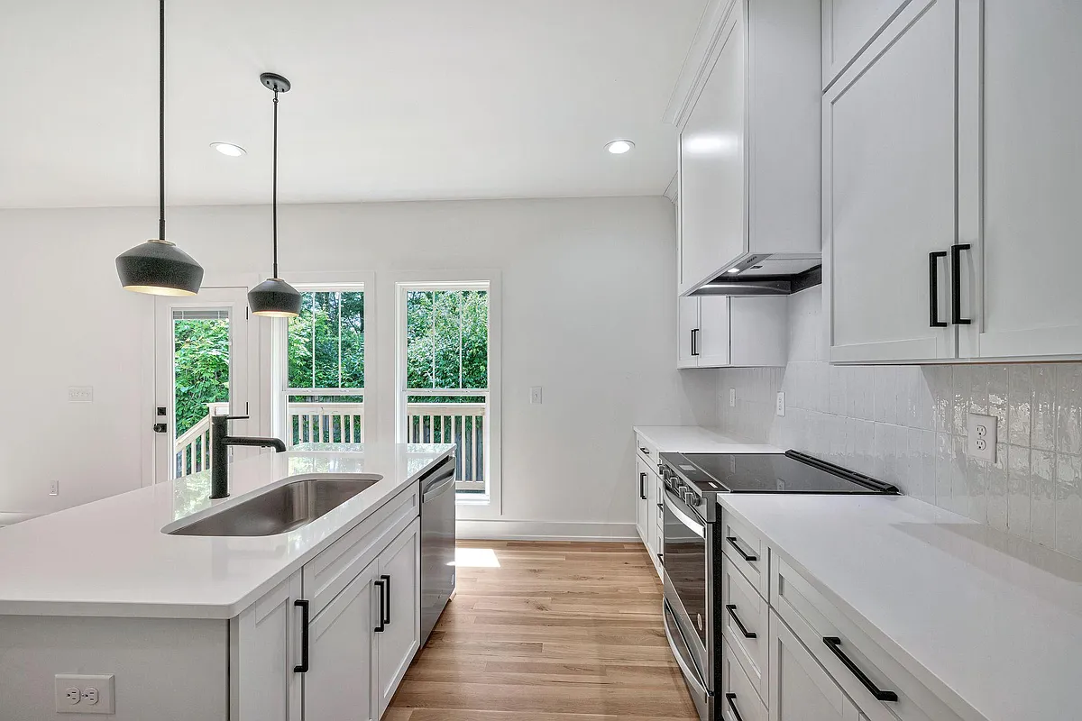 Building Photo - 6535 Thunderbird Dr