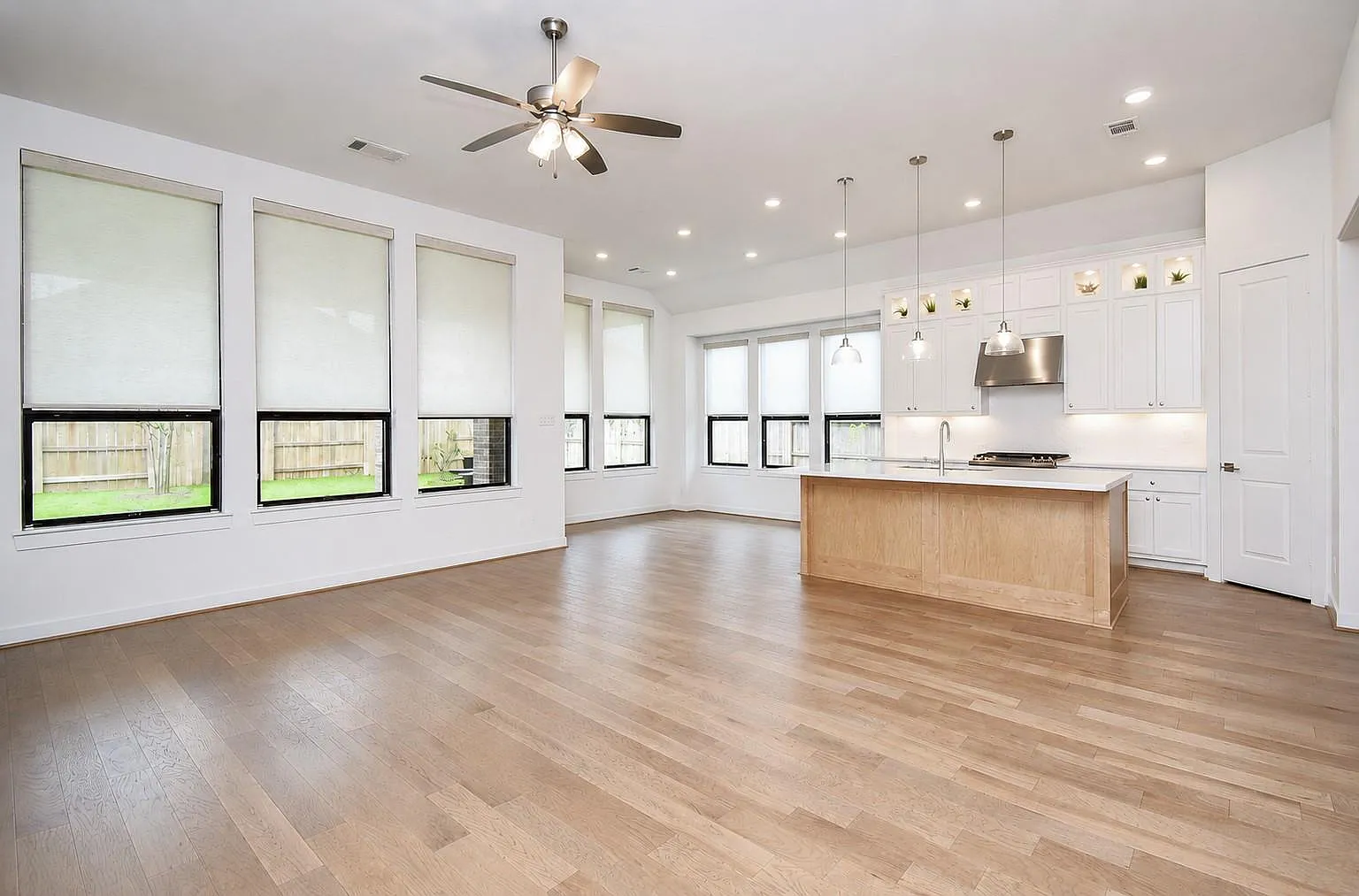 3 bed, 2.5 bath, 2265 sqft, $3,500 — Photo 4