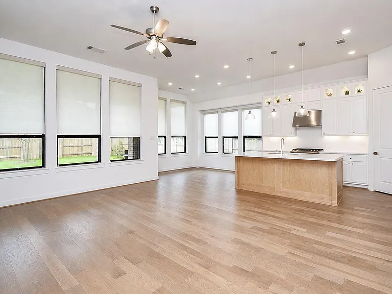 518 Bedias Creek Dr — Photo 4