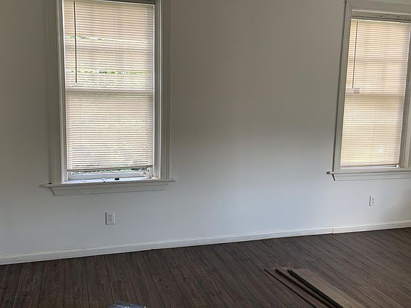 5th image of 305 W Walnut St #5