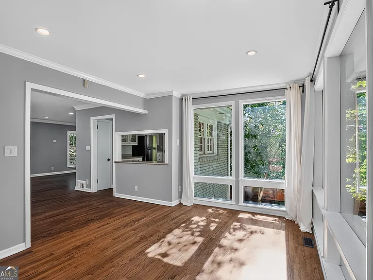 807 Cardova Dr NE — Photo 10