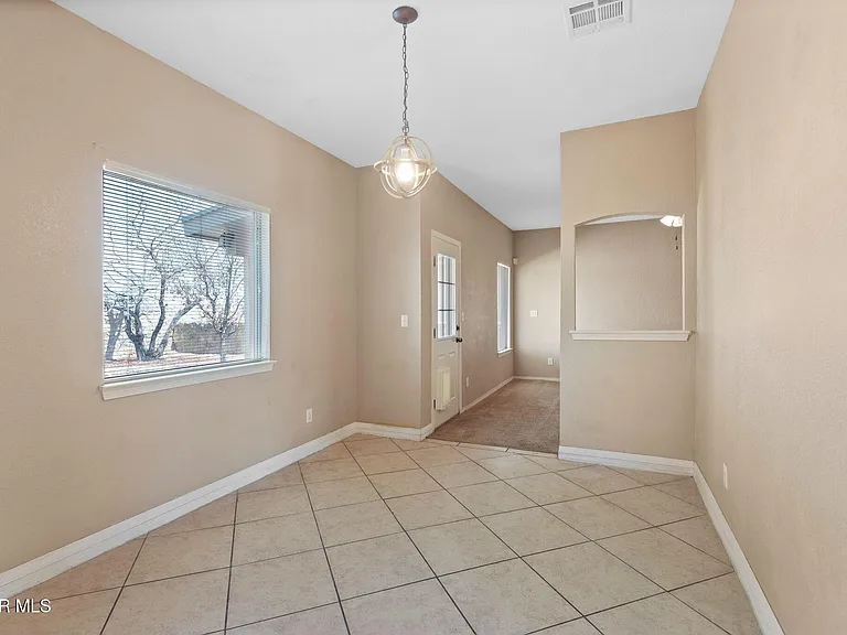 2120 Shreya St — Photo 6