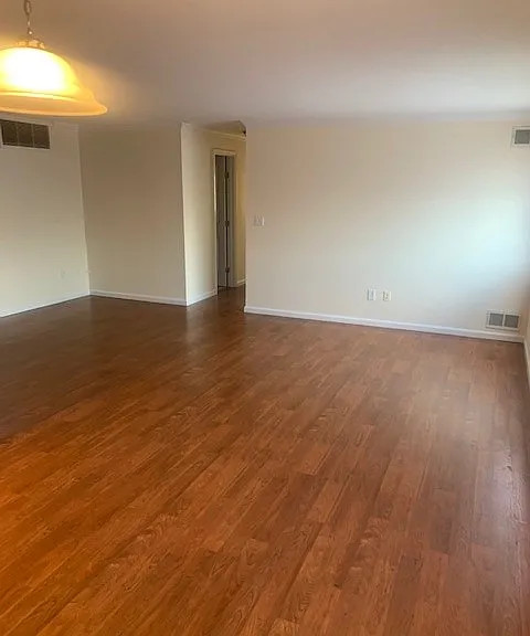 Empire Place — Photo 2
