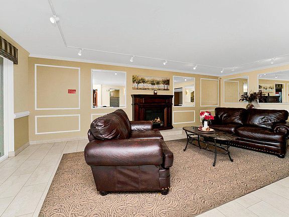2nd image of 841 N York St APT 413
