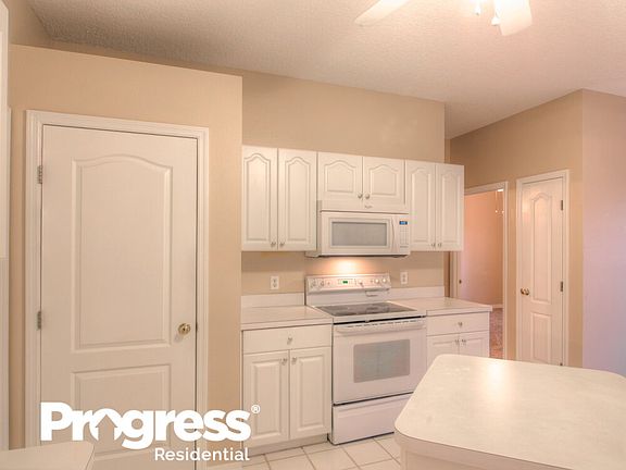 5th image of 586 Summerwood Dr