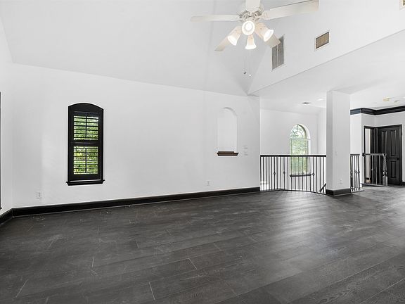 5th image of 4160 Towne Green Cir