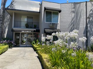 18605 Clark St, Tarzana, CA 91356