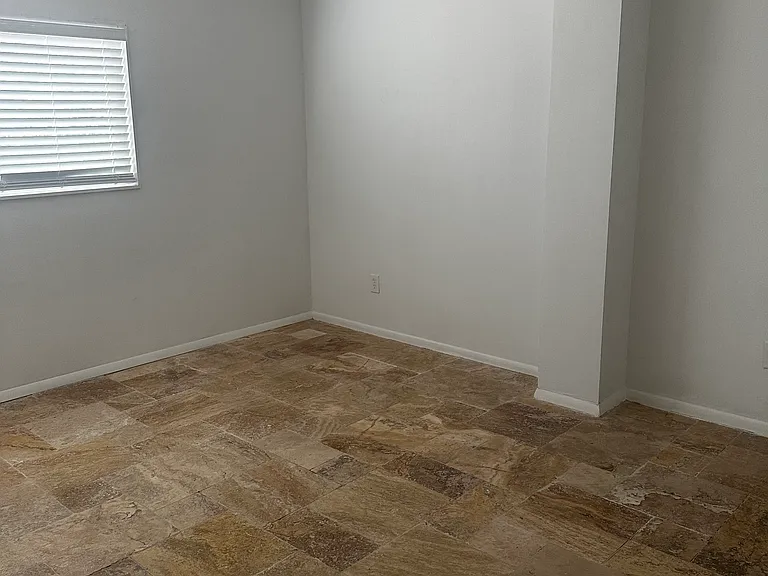 520 W Leann Ln — Photo 8
