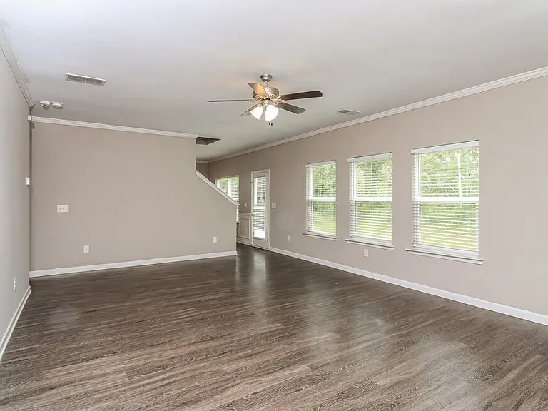634 Fieldcrest Dr — Photo 5