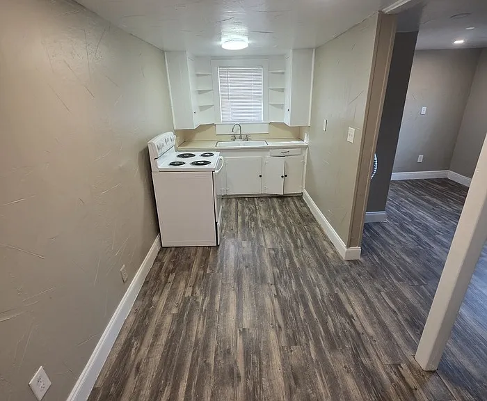 909 College Ave #B — Photo 8