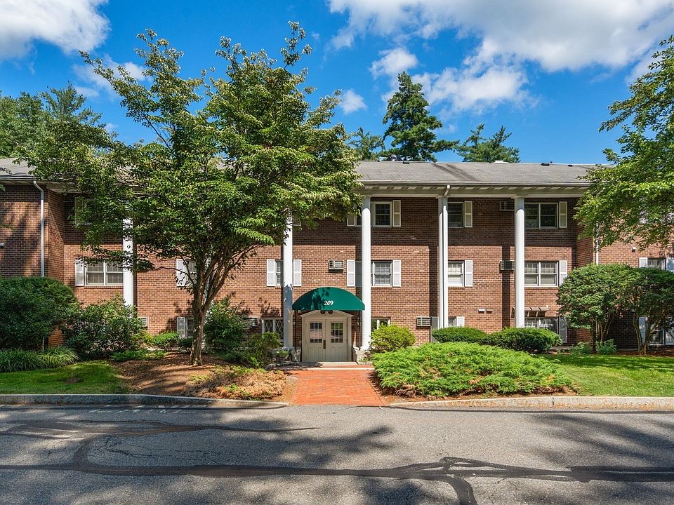 1st image of 209 Great Rd APT C2