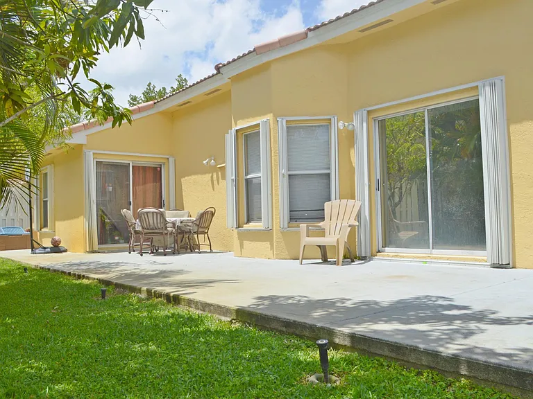 4951 SW 152nd Ave — Photo 33