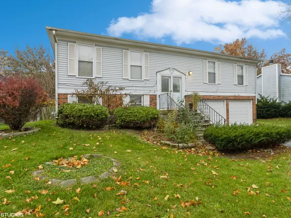 117 Carlisle Ct, Cary, IL 60013