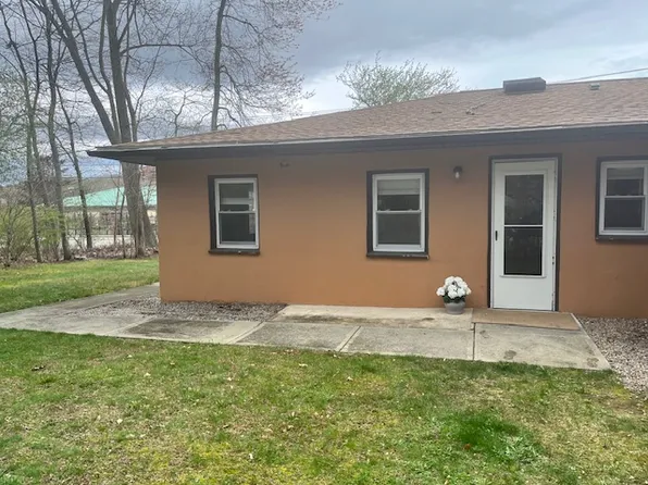 115 Crystal Lake Rd #15, Groton, CT 06340