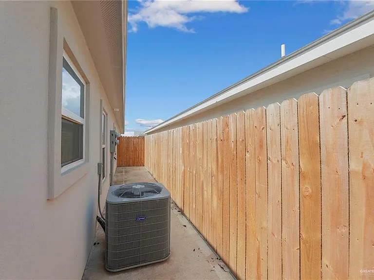 1405 San Vicente Ave #1 — Photo 15