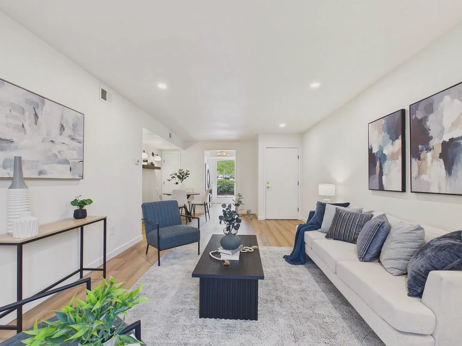 2 bed, 1.5 bath, 984 sqft, $2,100 — Photo 2