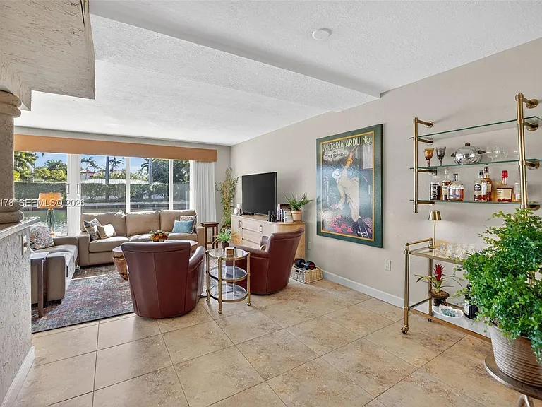 180 Isle Of Venice Dr #121 — Photo 32